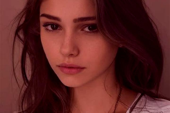 Willow, 24, a chestnut dark-eyed slavic companion based in Mese. Offering Party Girl, Massage, Deep French Kissing. Available for incall and outcall, overnig...