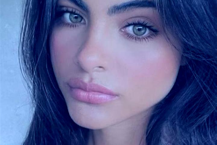 Willow, 24, a chestnut green-eyed indian companion based in Rykene. Offering Party Girl, Couples, Fetish. Available for incall and outcall, day and evening d...