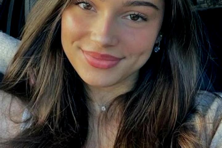 Willow, 24, a chestnut hazel-eyed middle eastern companion based in East Hampton North. Offering GFE, Massage, A-Level, Domination, Tantra. Available for inc...