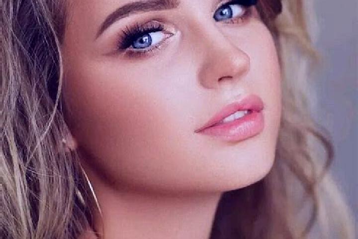 Willow, 24, a dark blonde blue-eyed slavic companion based in El Guayabal. Offering 69, Roleplay, Tantra. Available for incall and outcall, day and evening d...