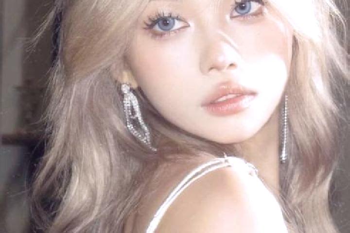 Willow, 24, a platinum blonde hazel-eyed asian companion based in Tuczna. Offering 69, Tantra, Dinner Date, Duos. Available for incall and outcall, day and e...