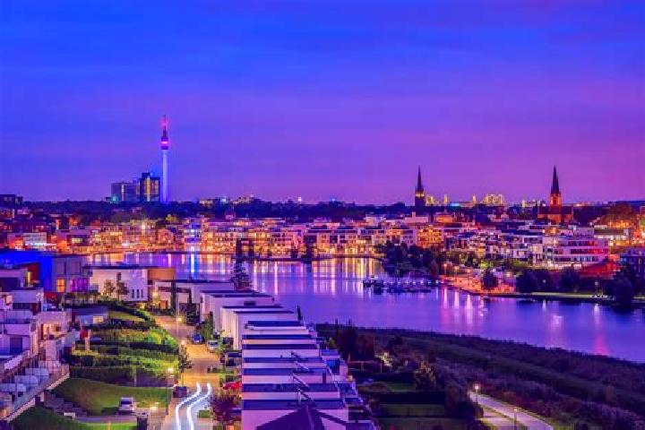 Willow, 24 — Escort in Holzen, Germany