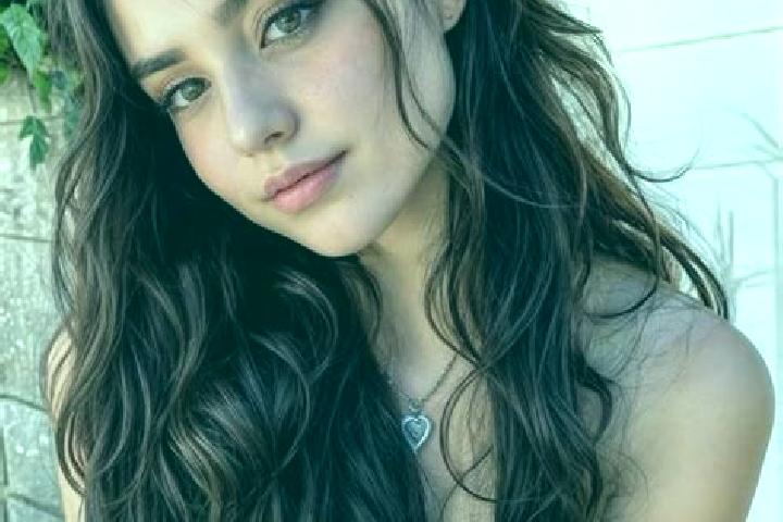 Willow, 25, a chestnut hazel-eyed caucasian companion based in Priozyornoye. Offering Prostate Massage, A-Level, Erotic Massage, Party Girl. Available for in...