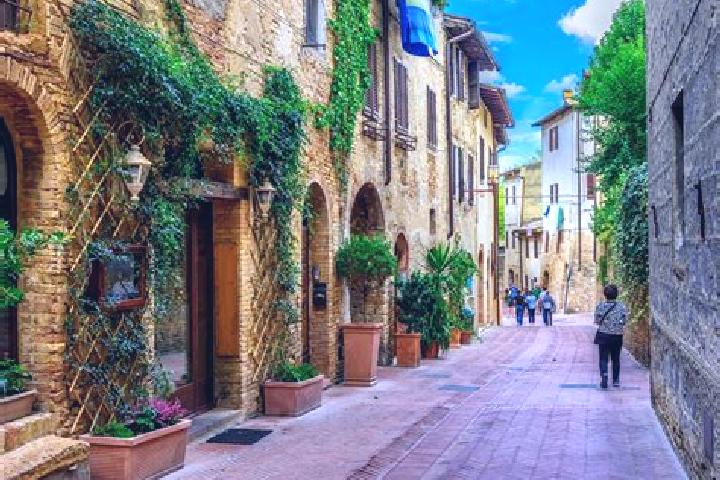 Willow, 25 — Escort in San Gimignano, Italy