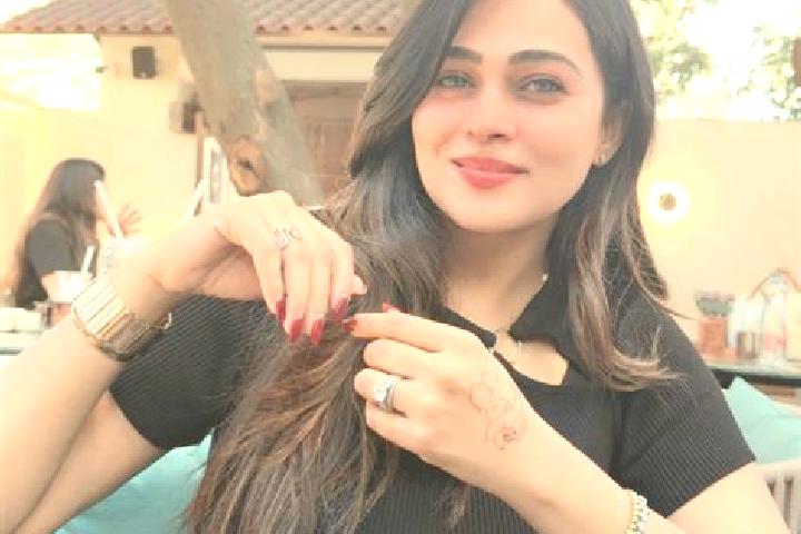 Willow, 26 — Escort in Dhola, India