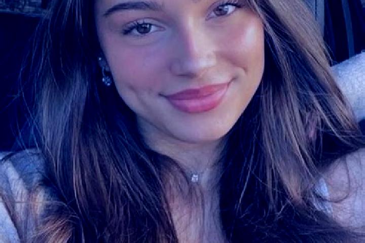 Willow, 27, a brunette hazel-eyed slavic companion based in Santa Maria di Campagna. Offering Dinner Date, Erotic Massage, Overnight. Available for incall an...