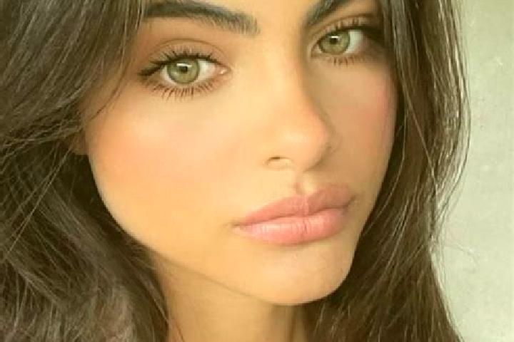 Willow, 27, a red brown-eyed indian companion based in Cegama. Offering Striptease, Tantra, CIM. Available for incall and outcall, overnight bookings available.