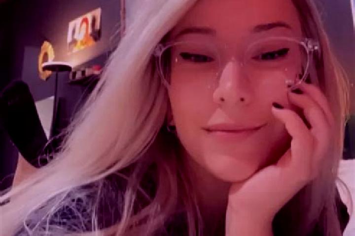 Willow, 28, a blonde grey-eyed ebony companion based in Maliu. Offering Massage, Striptease, Deep French Kissing. Available for incall and outcall, overnight...