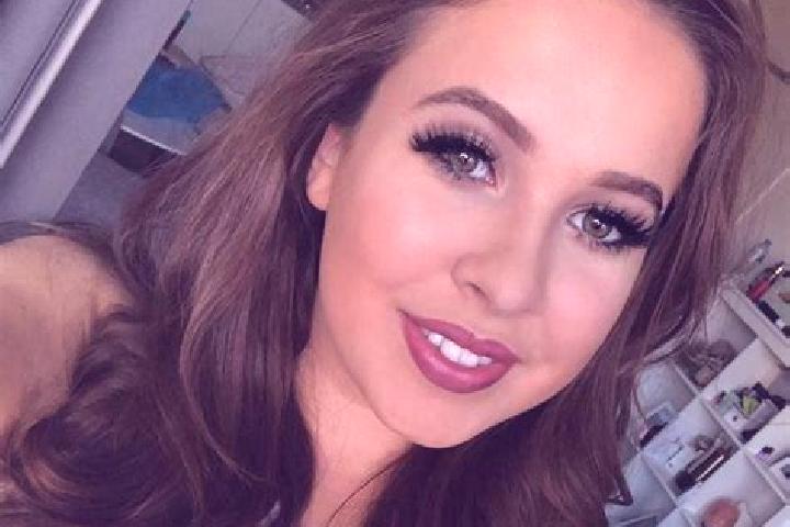 Willow, 28, a chestnut grey-eyed mediterranean companion based in Rizo. Offering Domination, Prostate Massage, Dinner Date, Erotic Massage. Available for inc...