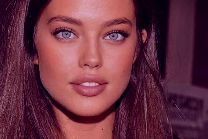 Willow, 29, a brunette grey-eyed european companion based in Bahia Solano. Offering 69, Travel Companion. Available for incall and outcall, day and evening d...