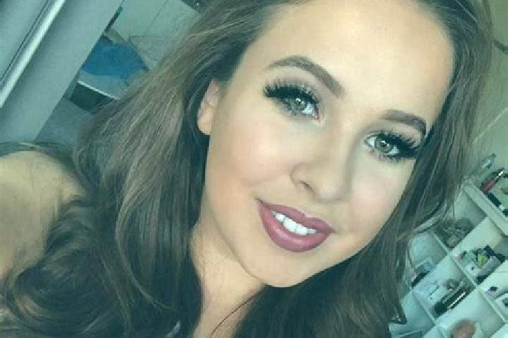 Willow, 29, a chestnut green-eyed slavic companion based in Dudestii Vechi. Offering Couples, Girlfriend Experience, Erotic Massage. Available for incall and...