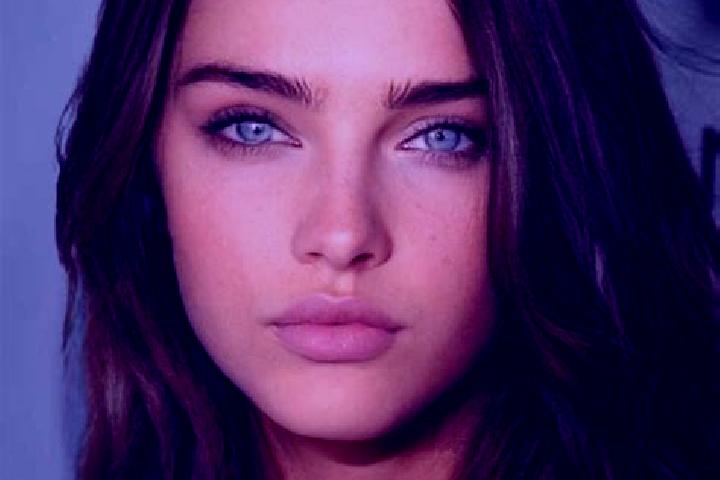 Willow, 31, a brunette grey-eyed mediterranean companion based in Junin de los Andes. Offering Tantra, Dinner Date, Duos, A-Level. Available for incall and o...