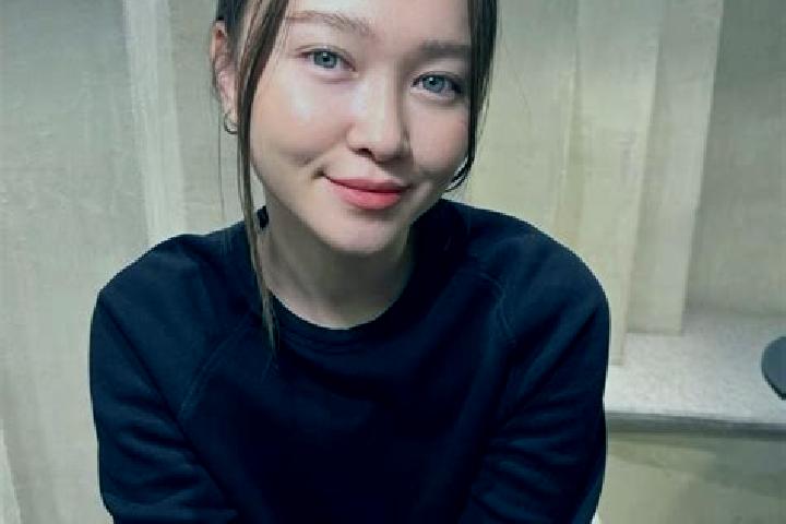 Willow, 32, a brunette blue-eyed asian companion based in Misano di Gera d Adda. Offering CIM, Fetish, GFE, Massage. Available for incall and outcall, overni...