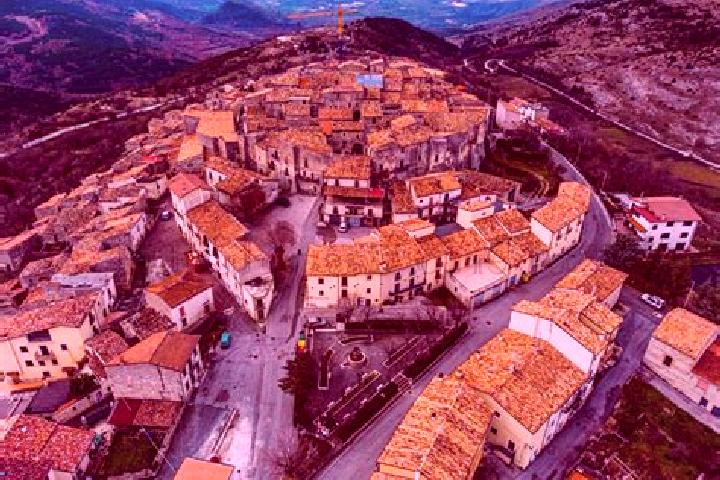 Willow, 32 — Escort in Castelvecchio Calvisio, Italy