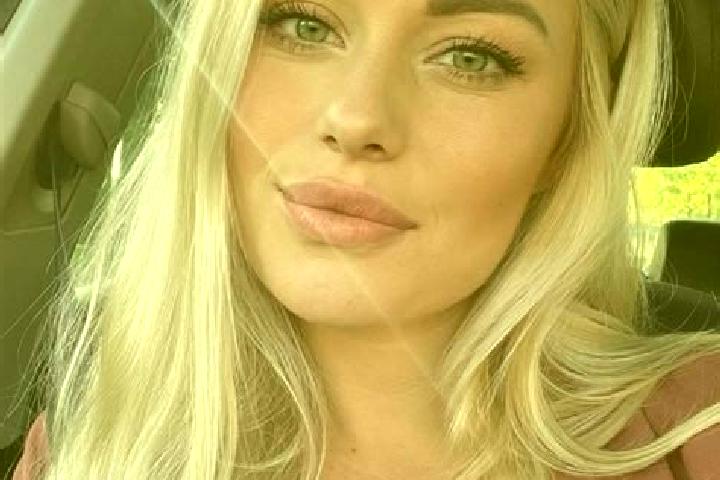 Willow, 33, a blonde hazel-eyed indian companion based in Near North Side. Offering Tantra, CIM, Prostate Massage, Party Girl. Available for incall and outca...