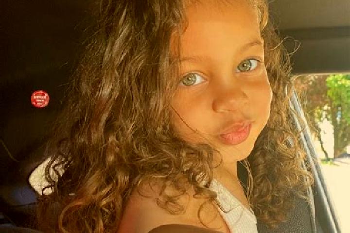 Willow, 34, a red blue-eyed mixed companion based in Saurimo. Offering A-Level, Striptease, Couples. Available for incall and outcall, day and evening dates.