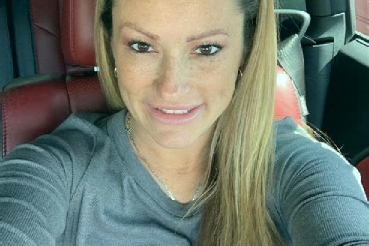 Willow, 35, a dark blonde amber-eyed latina companion based in Valdearenas. Offering Overnight, Travel Companion, Tantra, Fetish, Dinner Date. Available for ...