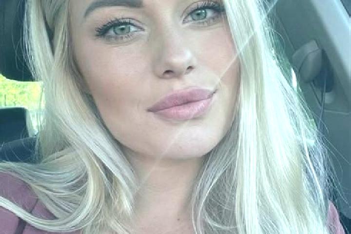Willow, 36, a blonde hazel-eyed european companion based in Fatima. Offering CIM, A-Level, BDSM, Erotic Massage. Available for incall and outcall, overnight ...