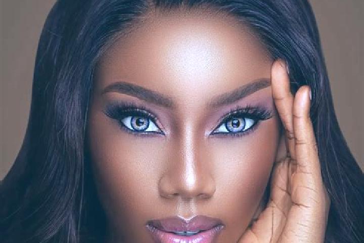 Willow, 36, a red blue-eyed ebony companion based in Mariana. Offering Couples, A-Level, CIM, Striptease. Available for incall and outcall, day and evening d...