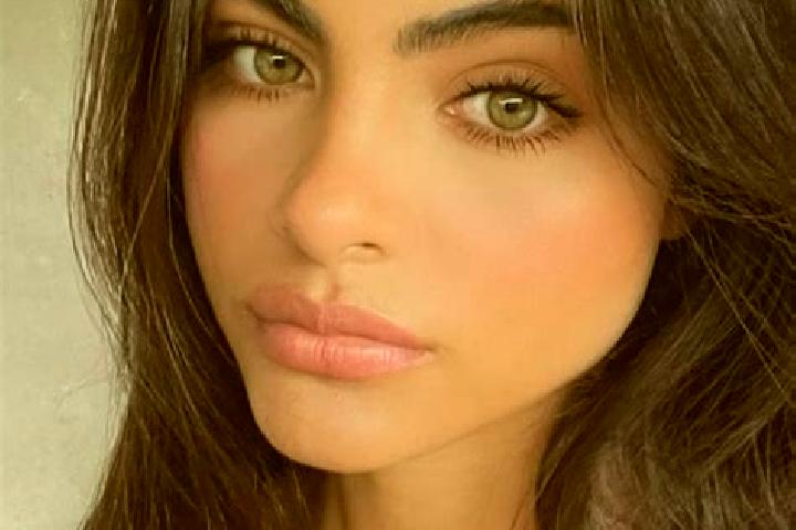 Willow, 36, a red dark-eyed middle eastern companion based in Glenella. Offering 69, A-Level, Duos, BDSM. Available for incall and outcall, day and evening d...