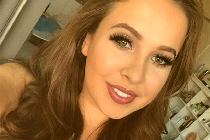 Willow, 37, a brunette green-eyed slavic companion based in Alac. Offering Fetish, 69, Travel Companion. Available for incall and outcall, day and evening da...