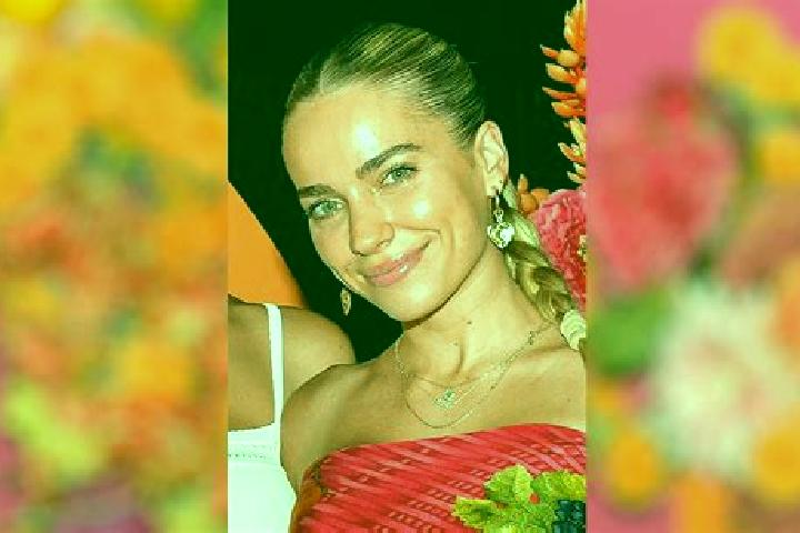 Willow, 38, a auburn amber-eyed ebony companion based in Krajan Sukorambi. Offering A-Level, Deep French Kissing, Dinner Date, 69. Available for incall and o...