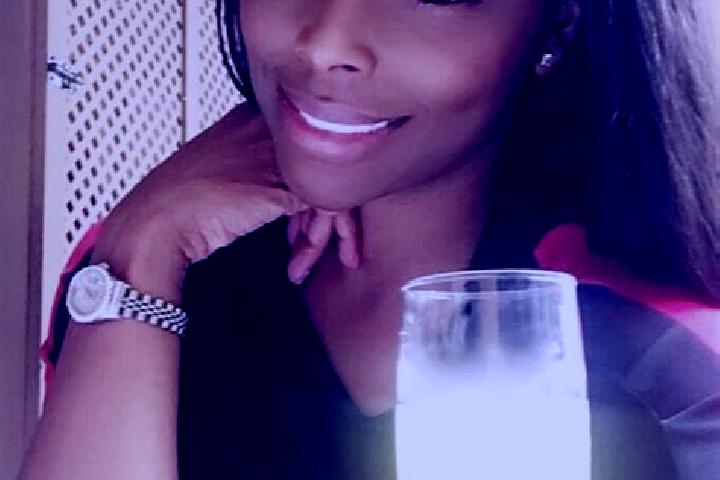 Willow, 38, a red dark-eyed caribbean companion based in Blijham. Offering Deep French Kissing, Erotic Massage, Overnight, Roleplay, Dinner Date. Available f...