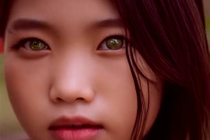 Zoe, 20, a black green-eyed asian companion based in Cadca. Offering Striptease, Duos, Tantra. Available for incall and outcall, day and evening dates.