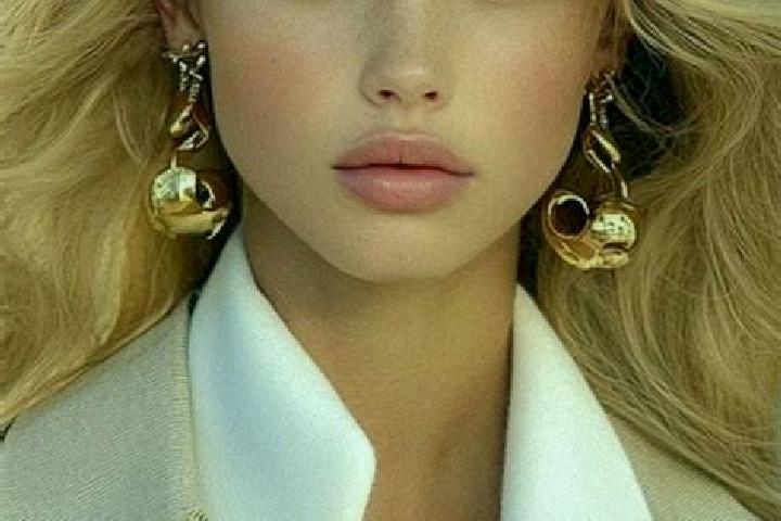 Zoe, 20, a blonde amber-eyed latina companion based in Cromarty. Offering Tantra, CIM, GFE. Available for incall and outcall, day and evening dates.
