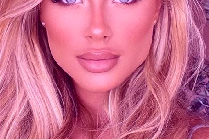 Zoe, 20, a blonde blue-eyed latina companion based in Federal. Offering Erotic Massage, Party Girl, Couples. Available for incall and outcall, day and evenin...