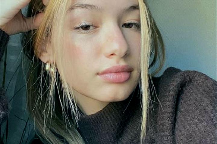 Zoe, 20, a blonde brown-eyed indian companion based in Ponderay. Offering Striptease, CIM. Available for incall and outcall, overnight bookings available.