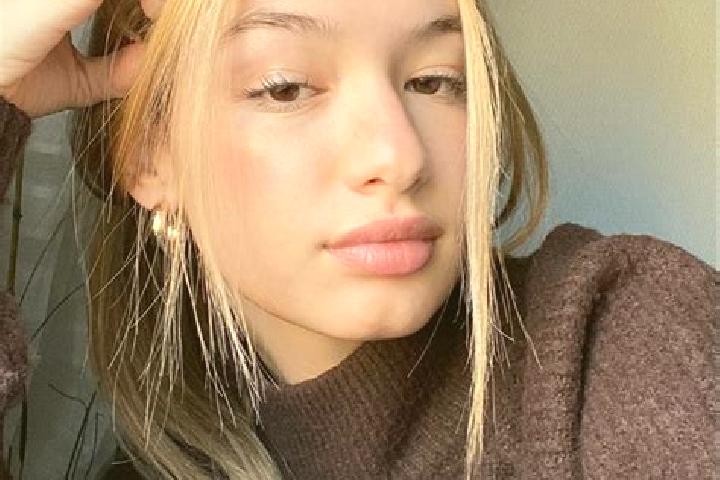 Zoe, 20, a blonde brown-eyed middle eastern companion based in Sober. Offering CIM, 69, Deep French Kissing. Available for incall and outcall, day and evenin...