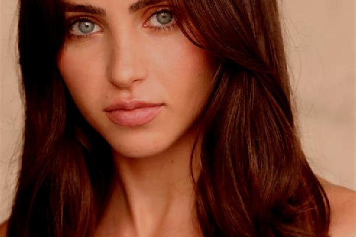 Zoe, 20, a brunette amber-eyed latina companion based in El Capulin Tercera Seccion. Offering Massage, A-Level, Party Girl, Girlfriend Experience. Available ...