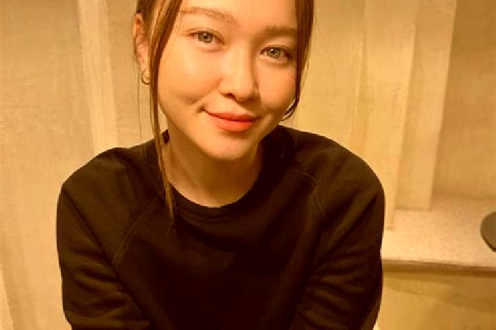 Zoe, 20, a brunette blue-eyed asian companion based in Bettendorf. Offering BDSM, Tantra, Massage, CIM. Available for incall and outcall, overnight bookings ...