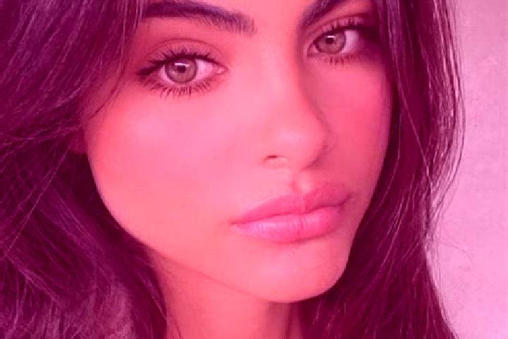 Zoe, 20, a brunette dark-eyed european companion based in Normandy. Offering 69, CIM, OWO, A-Level. Available for incall and outcall, day and evening dates.