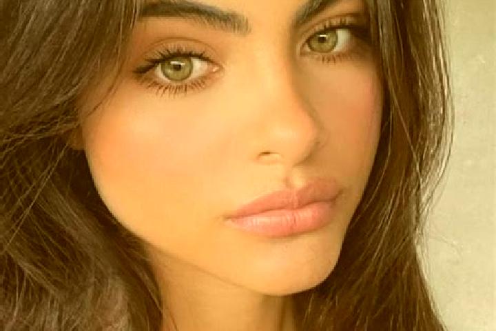 Zoe, 20, a chestnut green-eyed middle eastern companion based in Dreis. Offering Tantra, A-Level. Available for incall and outcall, overnight bookings availa...
