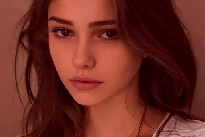 Zoe, 20, a chestnut grey-eyed slavic companion based in Bayview. Offering Party Girl, BDSM, OWO, A-Level. Available for incall and outcall, overnight booking...