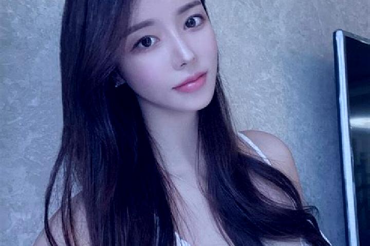 Zoe, 20 — Escort in Jinrui, China
