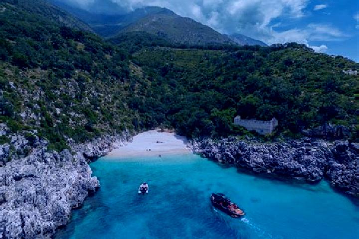 Zoe, 20 — Escort in Karaburun, Turkey