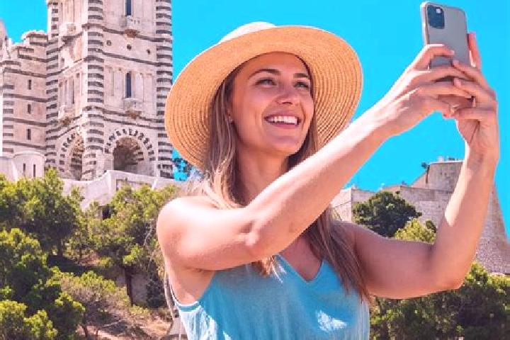 Zoe, 20 — Escort in Le Bez, France