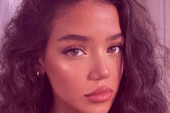 Zoe, 21, a black brown-eyed middle eastern companion based in Encino. Offering GFE, OWO, Tantra. Available for incall and outcall, day and evening dates.