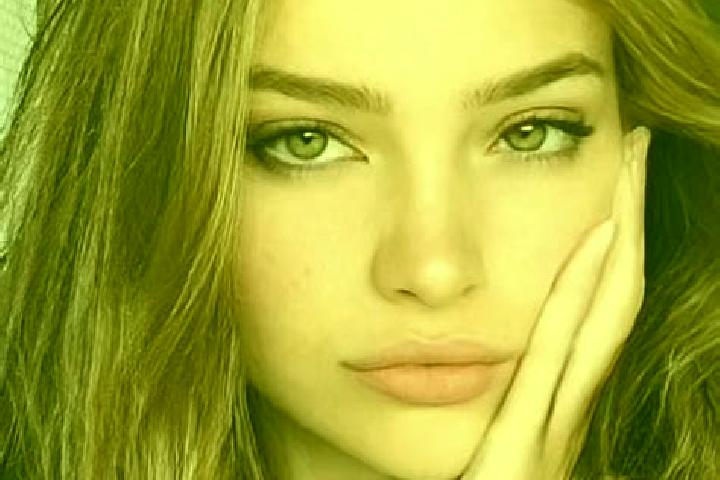 Zoe, 21, a brunette brown-eyed ebony companion based in Vcelna. Offering Duos, Couples, OWO, Deep French Kissing, Erotic Massage. Available for incall and ou...