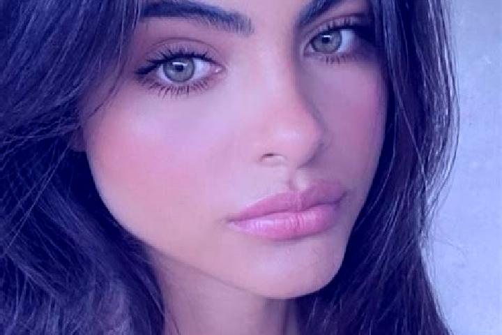 Zoe, 21, a brunette green-eyed latina companion based in Guibouo. Offering Tantra, Massage, Duos. Available for incall and outcall, day and evening dates.