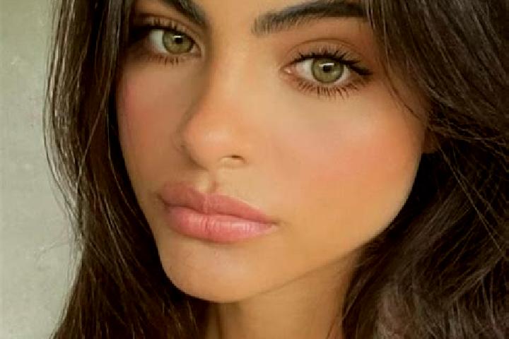 Zoe, 21, a chestnut hazel-eyed indian companion based in Pachavita. Offering CIM, Domination, GFE. Available for incall and outcall, overnight bookings avail...