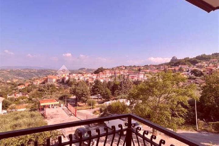 Zoe, 21 — Escort in Campoli del Monte Taburno, Italy