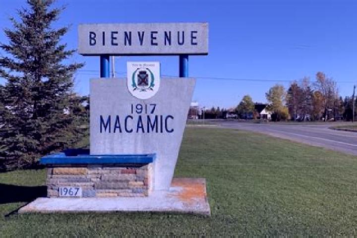 Zoe, 21 — Escort in Macamic, Canada
