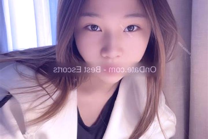 Zoe, 21 — Escort in St. Peter s, Canada