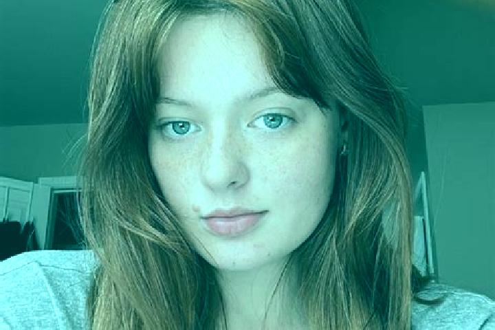 Zoe, 22, a auburn grey-eyed european companion based in Sequera de Fresno. Offering Dinner Date, Erotic Massage, Girlfriend Experience, CIM. Available for in...