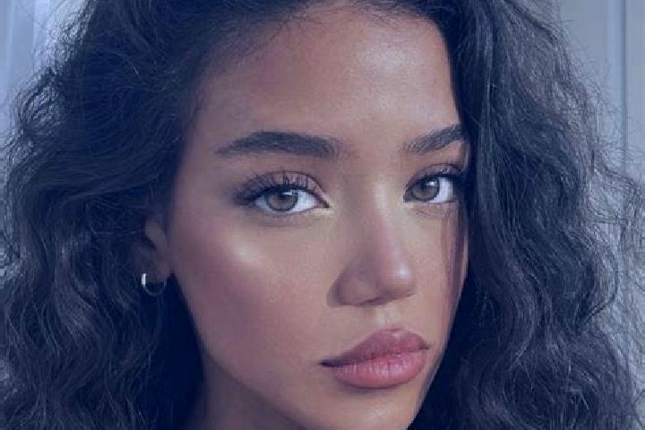 Zoe, 22, a black brown-eyed mixed companion based in Silchester. Offering 69, Overnight, Party Girl. Available for incall and outcall, overnight bookings ava...
