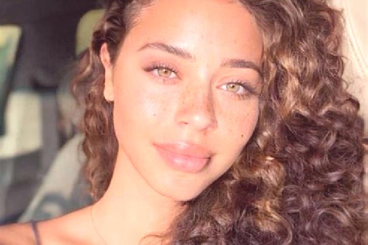 Zoe, 22, a black hazel-eyed latina companion based in Lampari. Offering CIM, A-Level, Erotic Massage. Available for incall and outcall, day and evening dates.